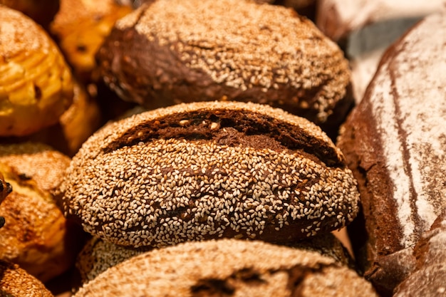 Foto grátis fundo de pães em uma vitrine de padaria