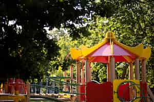Foto grátis fundo de parque infantil colorido ao ar livre
