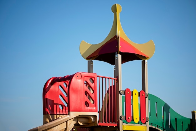 Foto grátis fundo de parque infantil colorido ao ar livre