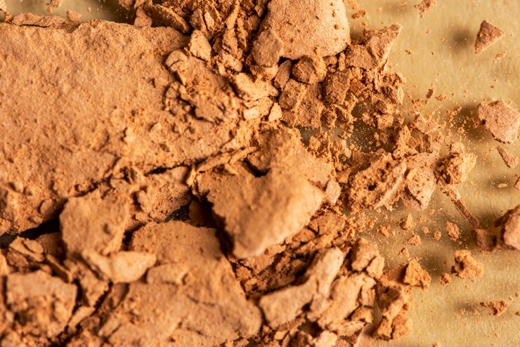 Foto grátis fundo de pó de maquiagem bronzeador quebrado