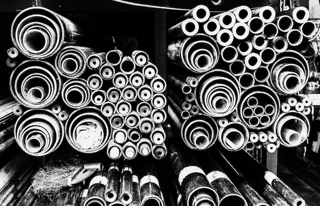 Foto grátis fundo de tubos de aço em tons de cinza