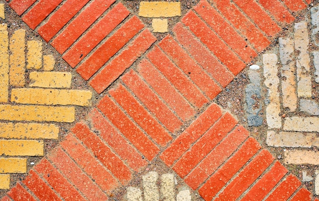 Fundo em forma de cruz da vista superior de paralelepípedos de cerâmica de tijolos antigos Caminhos multicoloridos antigos em padrões geométricos Ideia de papel de parede ou tela inicial para publicidade com espaço para texto