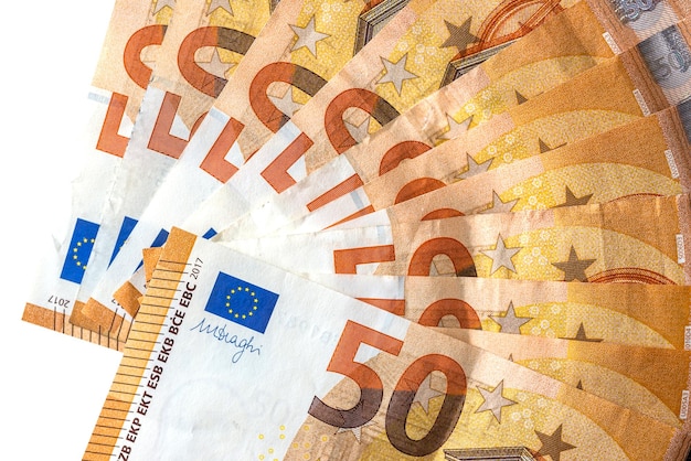 Fundo isolado do branco das notas de 50 euros