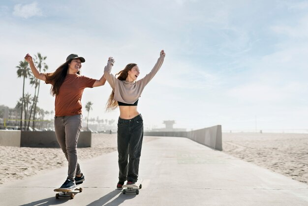 Garotas completas em skates