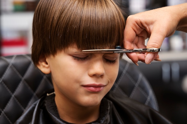 Fotos Corte Cabelo Infantil Listra, 88.000+ fotos de arquivo grátis de alta  qualidade