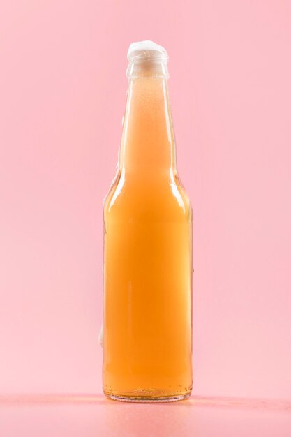Garrafa de cerveja com espuma