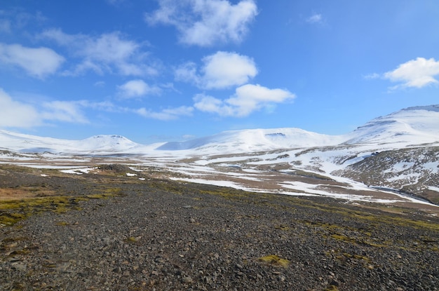 Geleira coberta de neve e gelo na península de snaefellsnes, na islândia. Foto Premium