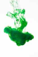 Foto grátis gota de tinta verde brilhante caindo