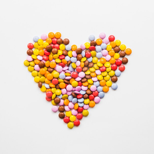 Gotas de doces formando coração