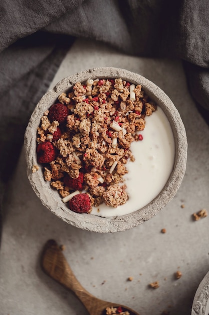 Granola. delicioso café da manhã na mesa