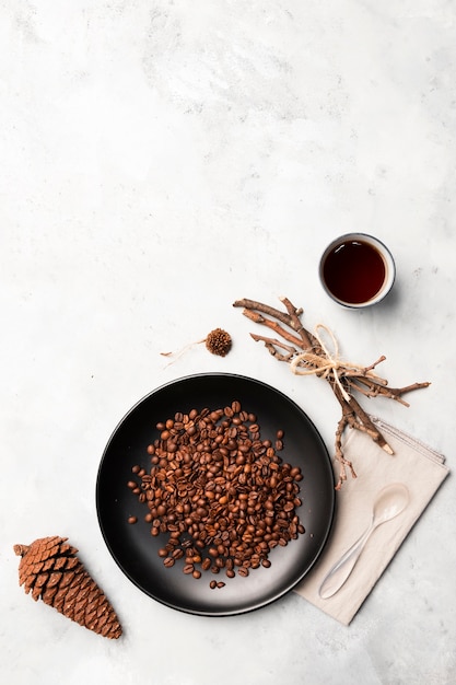 Foto grátis grãos de café com espaço para texto