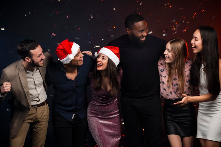 Foto grátis grupo de amigos se divertindo na festa