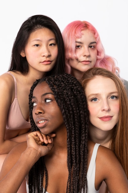 Grupo de mulheres exibindo diferentes tipos de beleza