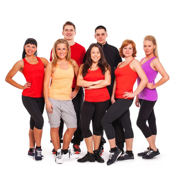 Grupo de pessoas em roupas fitness