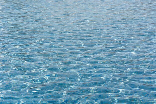 Água em uma piscina