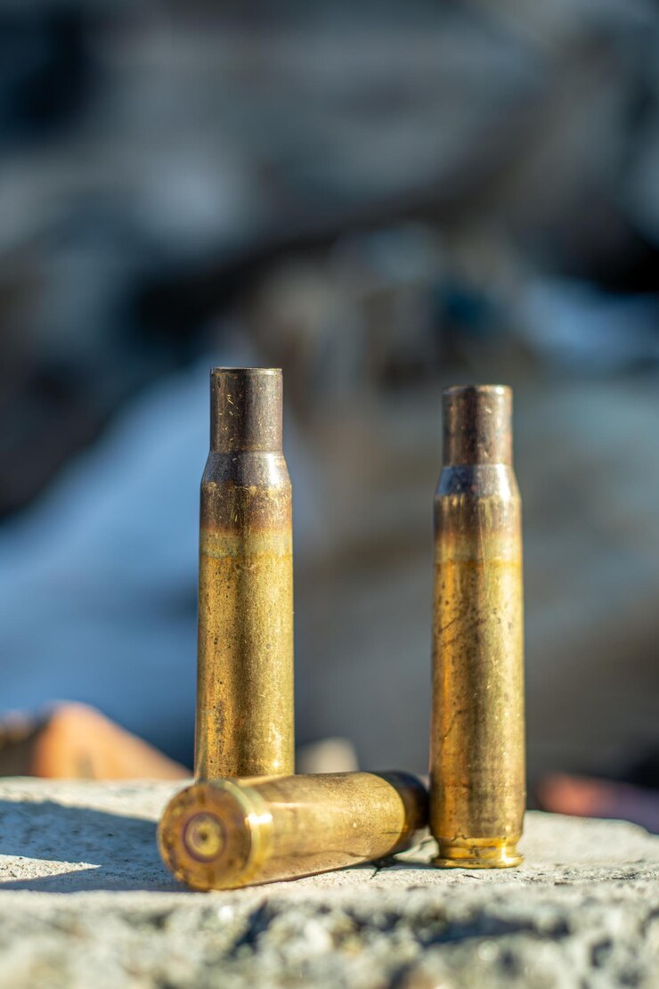 Foto grátis guerra na ucrânia conceito de guerra na ucrã balas de rifle