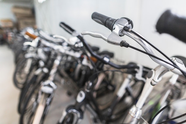 Guidão de bicicleta na loja de desporto