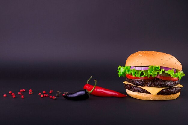 Hamburguer no preto