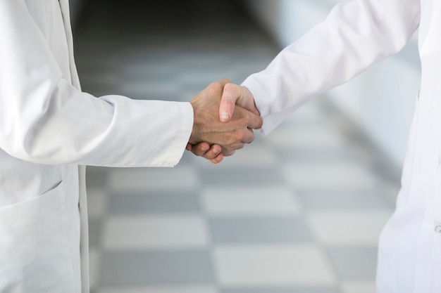 Handshaking dos médicos da colheita