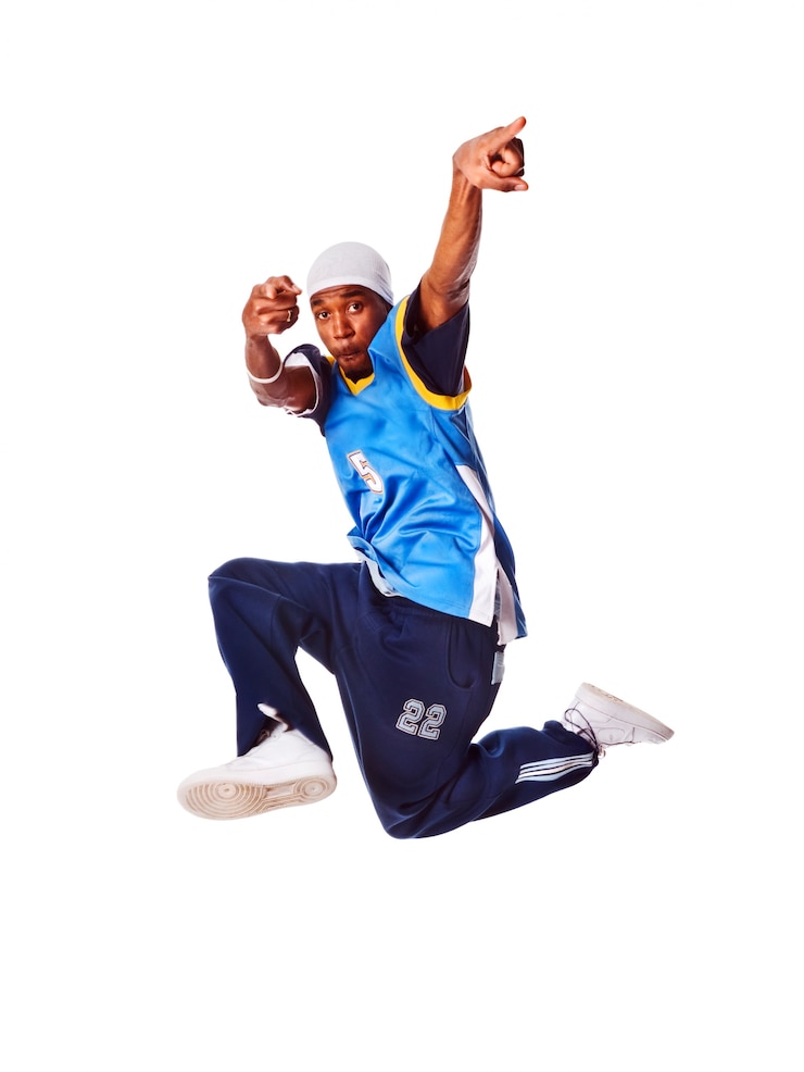 Foto grátis hip-hop jovem fazendo movimento legal no fundo branco