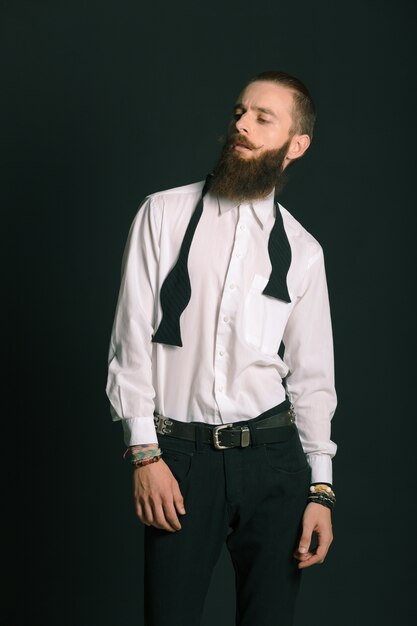 Hipster estilo homem barbudo