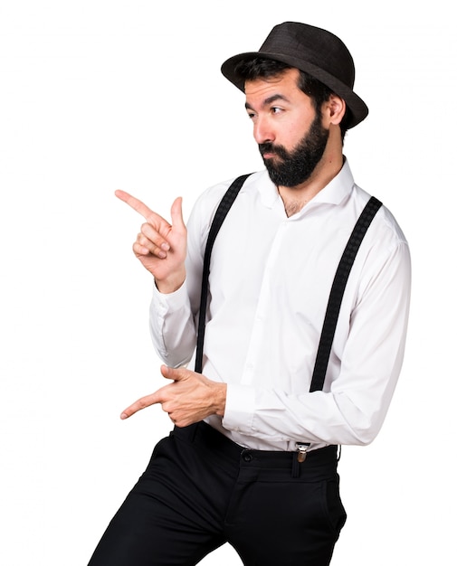 Foto grátis hipster homem com barba dançando