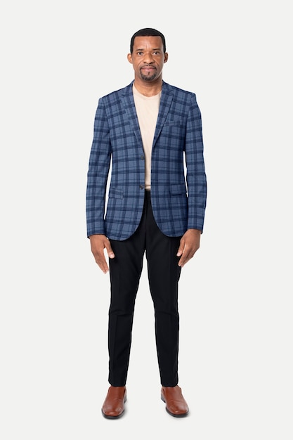 Homem afro-americano com blazer de flanela