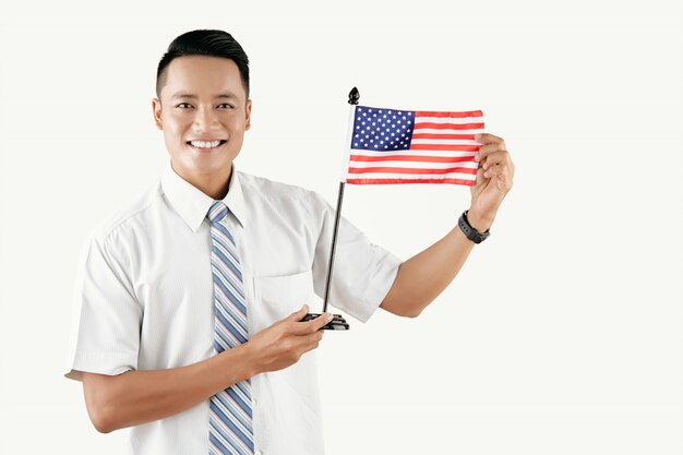 Foto grátis homem alegre com bandeira dos eua