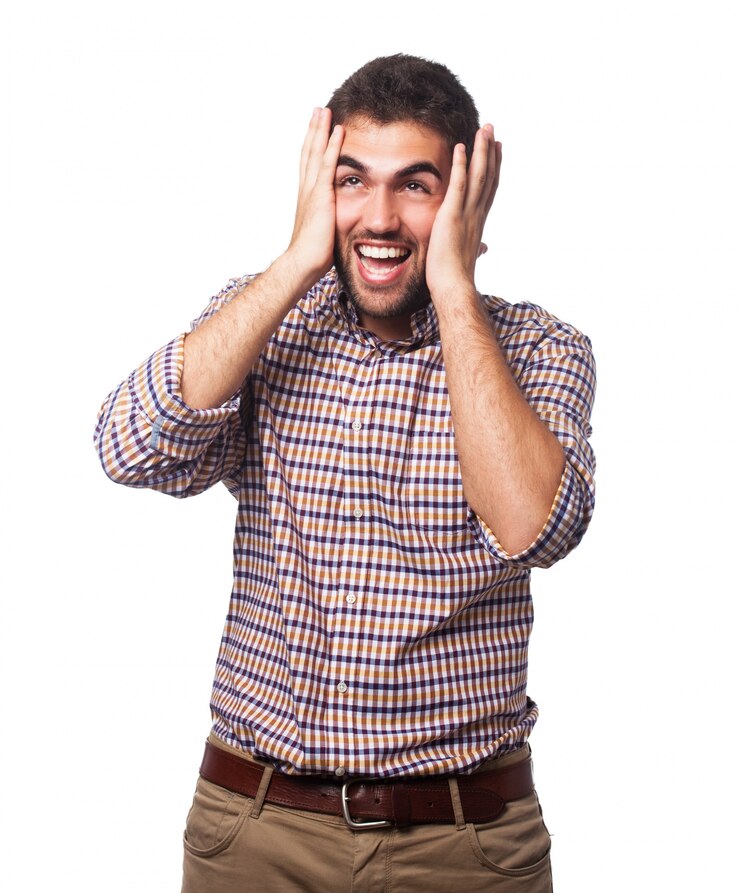 Foto grátis homem árabe novo com expressão gritando