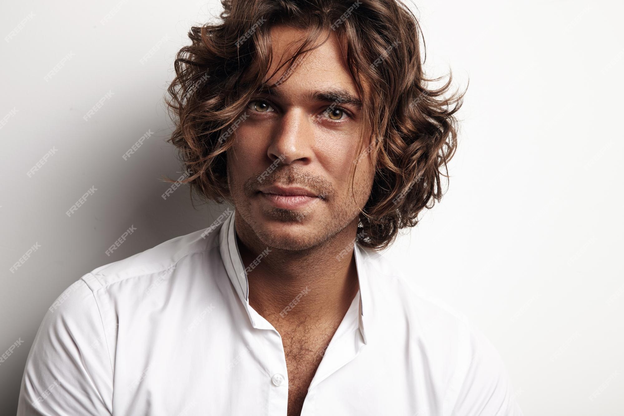 Homens com cabelo comprido: 10 inspirações com fotos