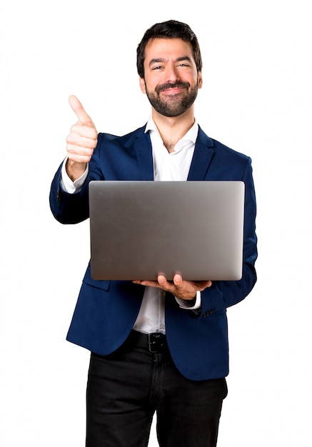 Homem bonito com laptop