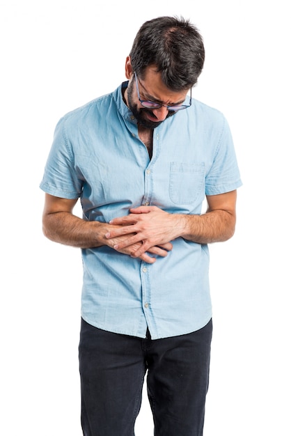 Foto grátis homem bonito com óculos azuis com dor de estômago