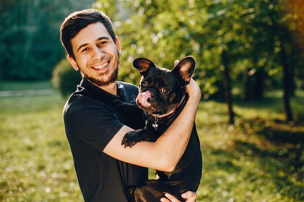 Homem, com, buldogue francês