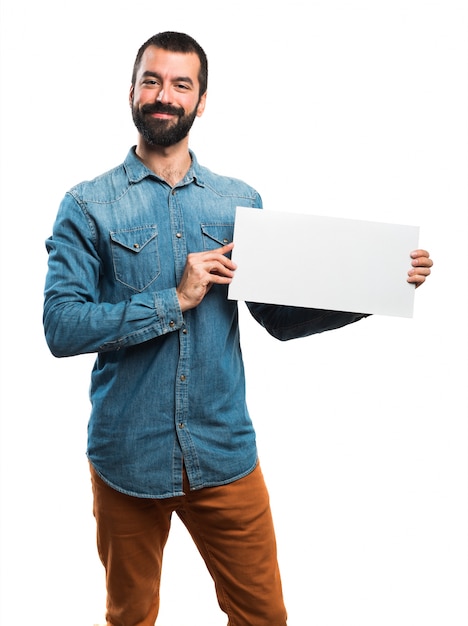 Homem com cartaz vazio