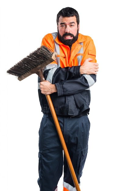 Foto grátis homem com lixo congelado