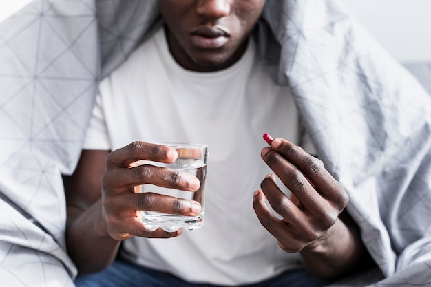 Foto grátis homem com problemas médicos