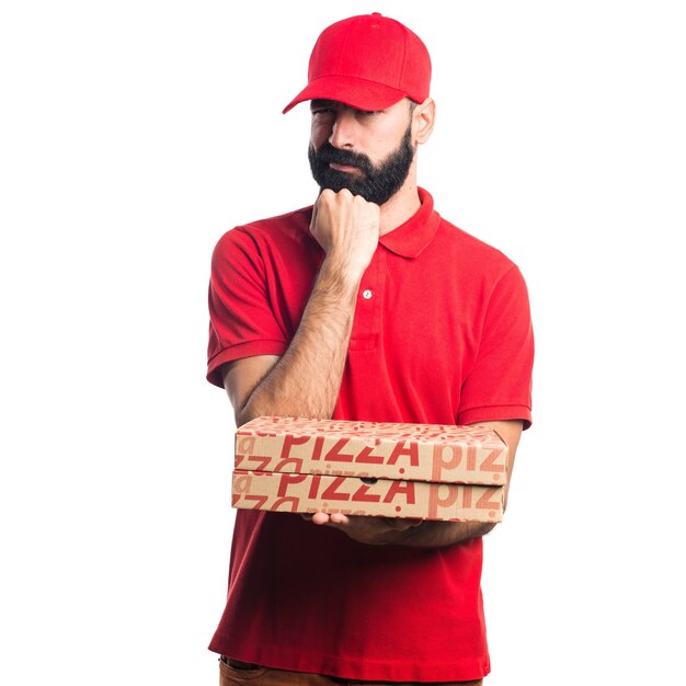 Homem de entrega de pizza pensando