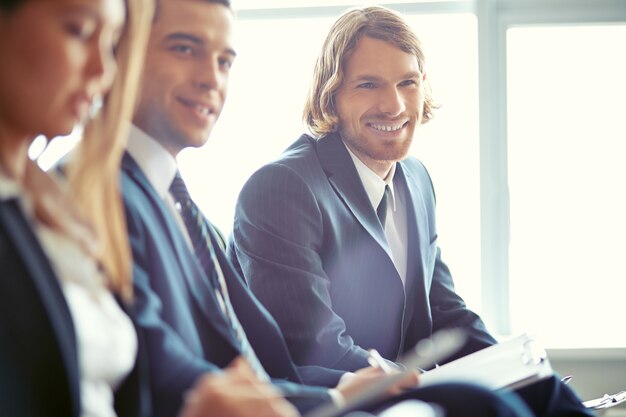 Homem de negócios com um grande sorriso