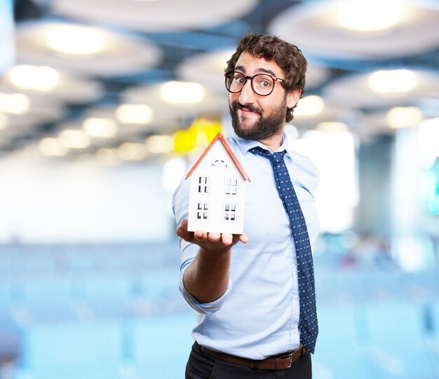 Homem de negócios louco expressão feliz