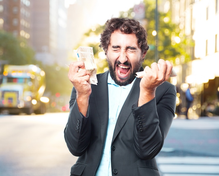 Foto grátis homem de negócios louco expressão feliz