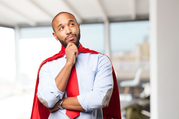 Homem de negócios preto feliz expressão