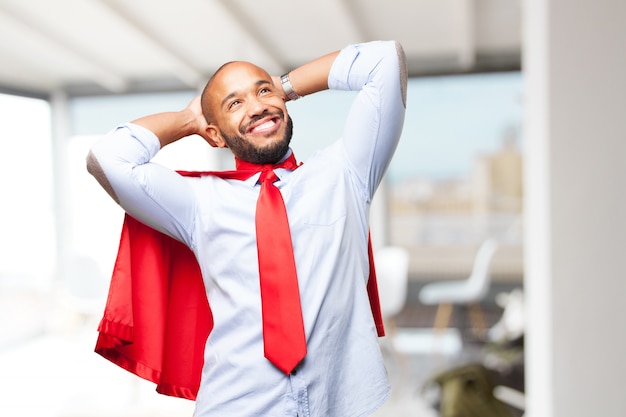 Foto grátis homem de negócios preto feliz expressão