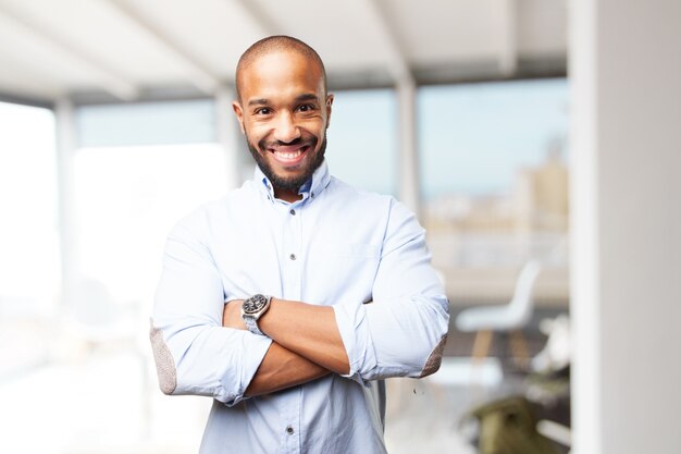 Homem de negócios preto feliz expressão