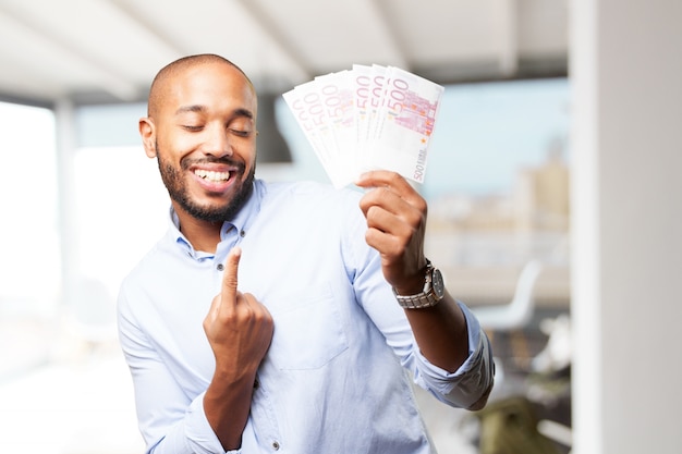 Homem de negócios preto feliz expressão