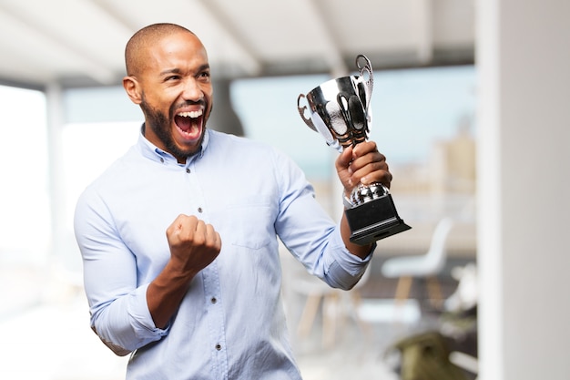 Homem de negócios preto feliz expressão