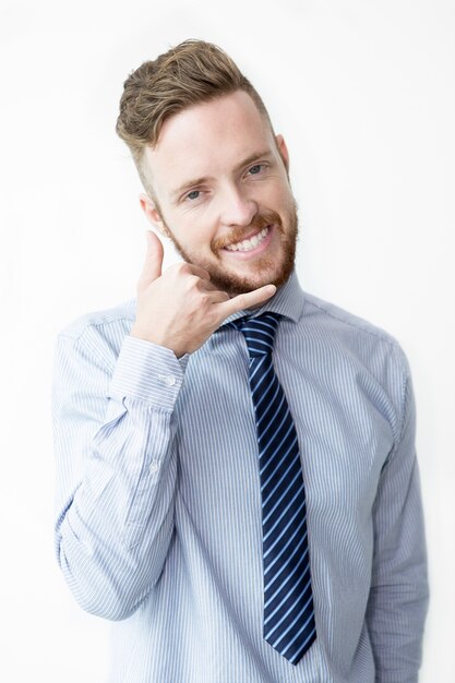 Homem de negócios sorrindo Me ligue Gesto