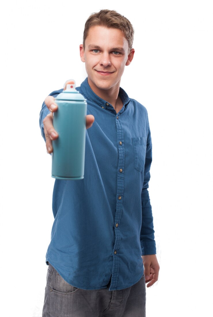 Foto grátis homem de sorriso com uma lata de spray