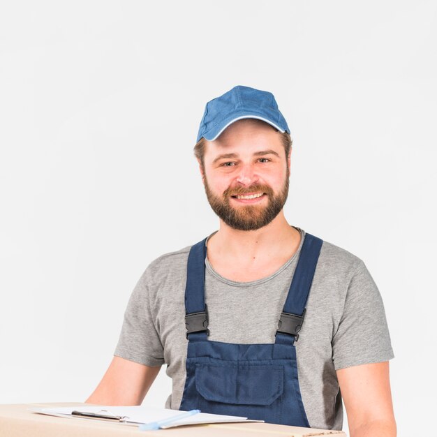 Homem, em, total, e, boné, sorrindo