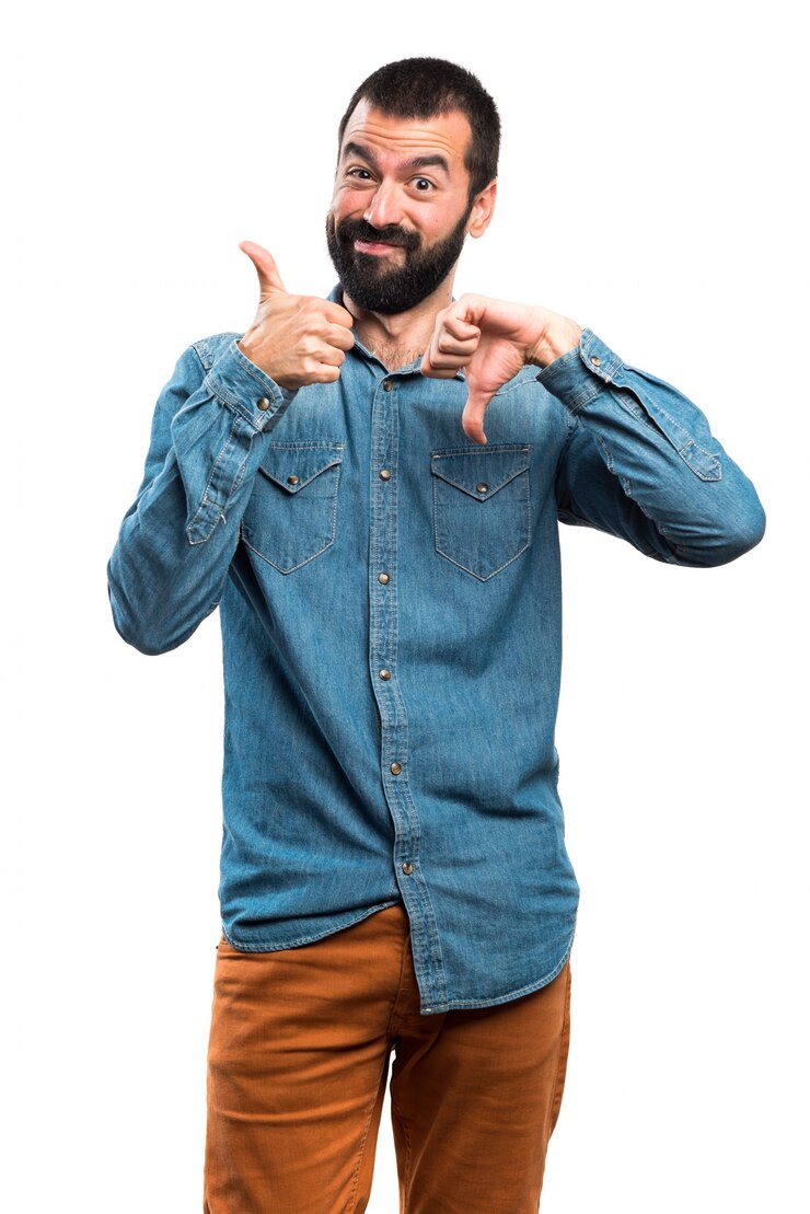 Foto grátis homem fazendo sinal bom-ruim