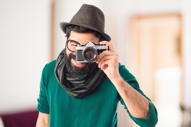 Homem fotografando